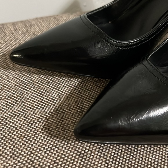 Karl Lagerfeld black textured heels, size 7 1/2M - Picture 6 of 12